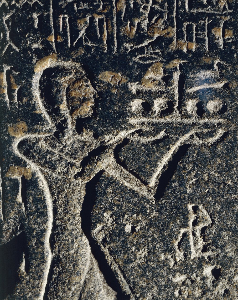 Estatua de granito que representa al príncipe Merneptah en adoración, dedicada al dios Ptah de Egyptian 19th Dynasty