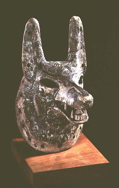 Cabeza de Anubis, dios egipcio de los muertos, con mandíbula articulada, usada como máscara oracular de Egyptian 19th Dynasty