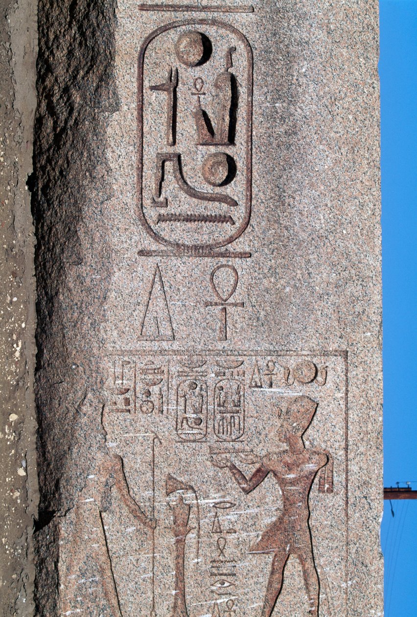 Obelisco con relieves e inscripciones de Ramsés II, Gran Templo de Amón, Tanis, Egipto, Reino Nuevo, Dinastía XIX de Egyptian 19th Dynasty