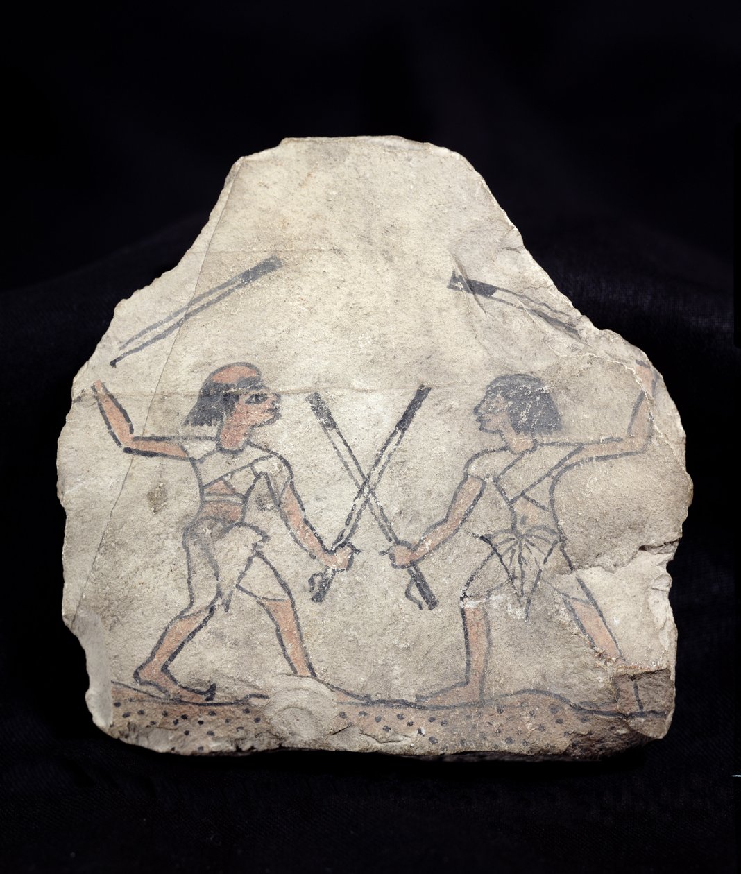 Ostrakon que representa a dos hombres luchando con palos, de Deir El-Medina, Nuevo Reino (piedra pintada) de Egyptian 19th Dynasty