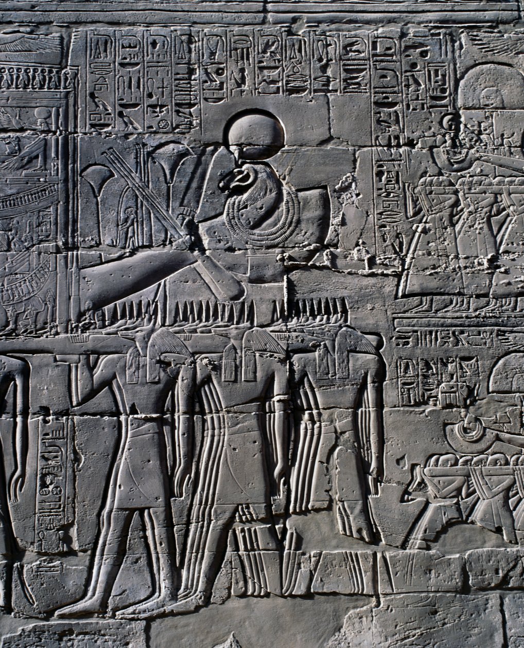 Ramsés II delante de la barca sagrada, relieve, paredes interiores de la Gran Sala Hipóstila, complejo de templos de Karnak (Lista del Patrimonio Mundial de la Unesco de Egyptian 19th Dynasty