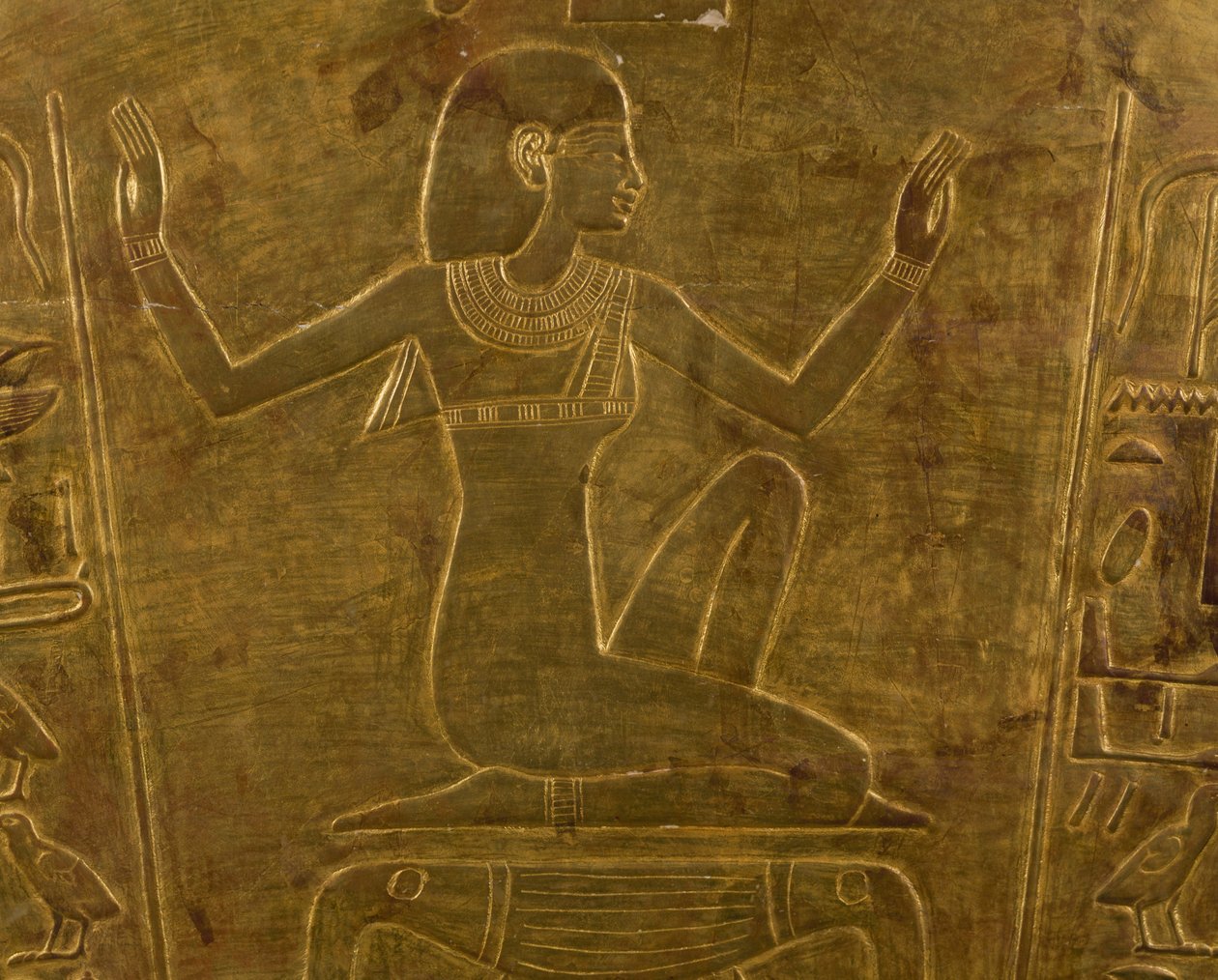 La diosa Isis, detalle decorativo del sarcófago de la reina Tuya, madre de Ramsés II, madera dorada, Civilización egipcia, Reino Nuevo, Dinastía XIX de Egyptian 19th Dynasty
