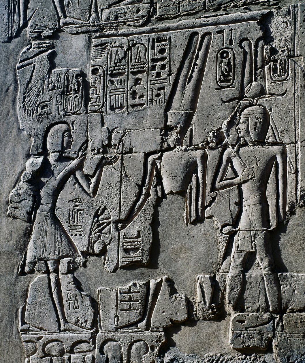 Joven Ramsés II ante el dios Amón, detalle de escenas de ofrendas a los dioses, relieve, paredes interiores de la Gran Sala Hipóstila, complejo del templo de Karnak (Lista del Patrimonio Mundial de la Unesco de Egyptian 19th Dynasty