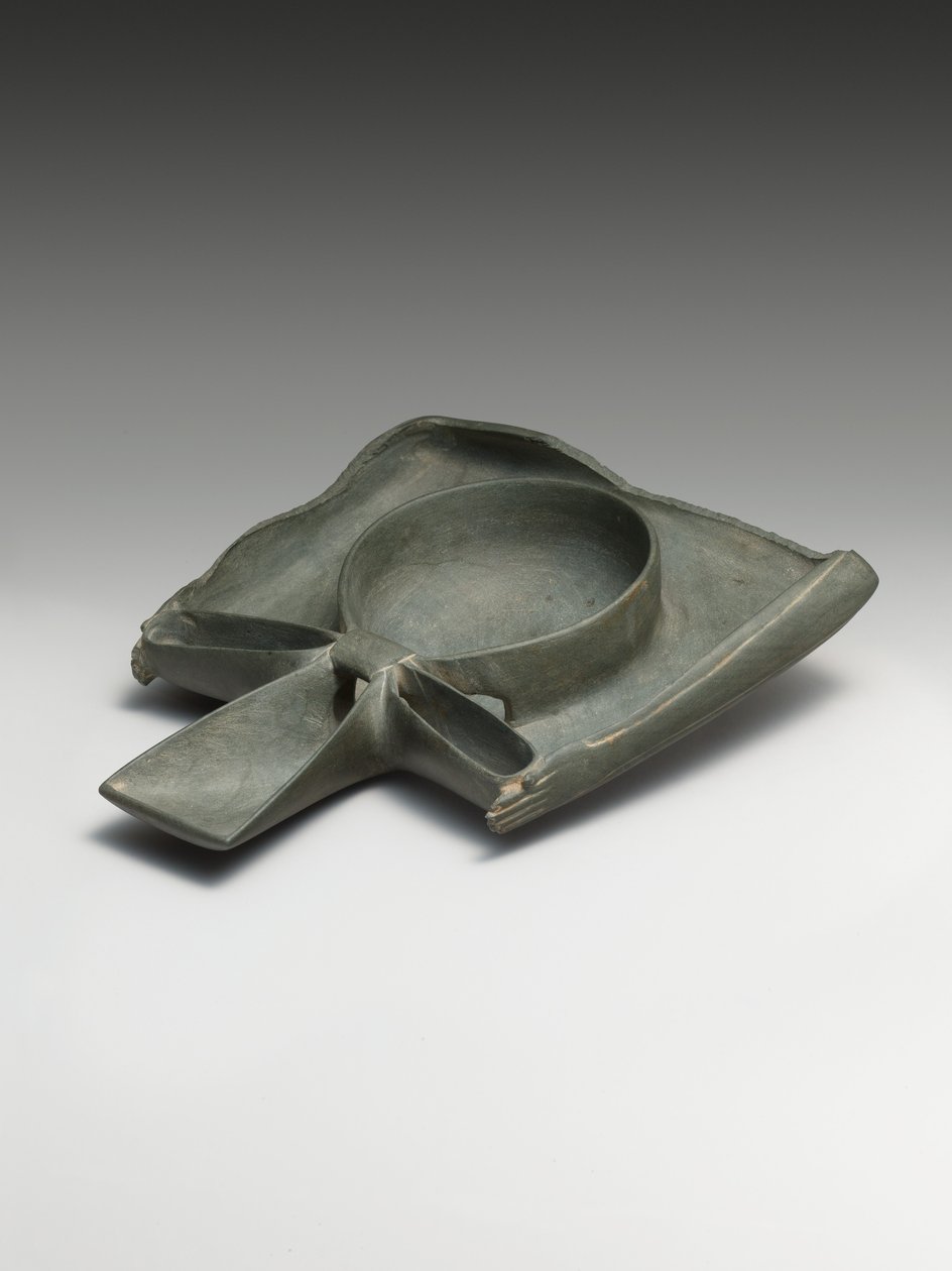 Plato de libación que representa brazos de Ka presentando un signo Ankh de Egyptian 1st Dynasty