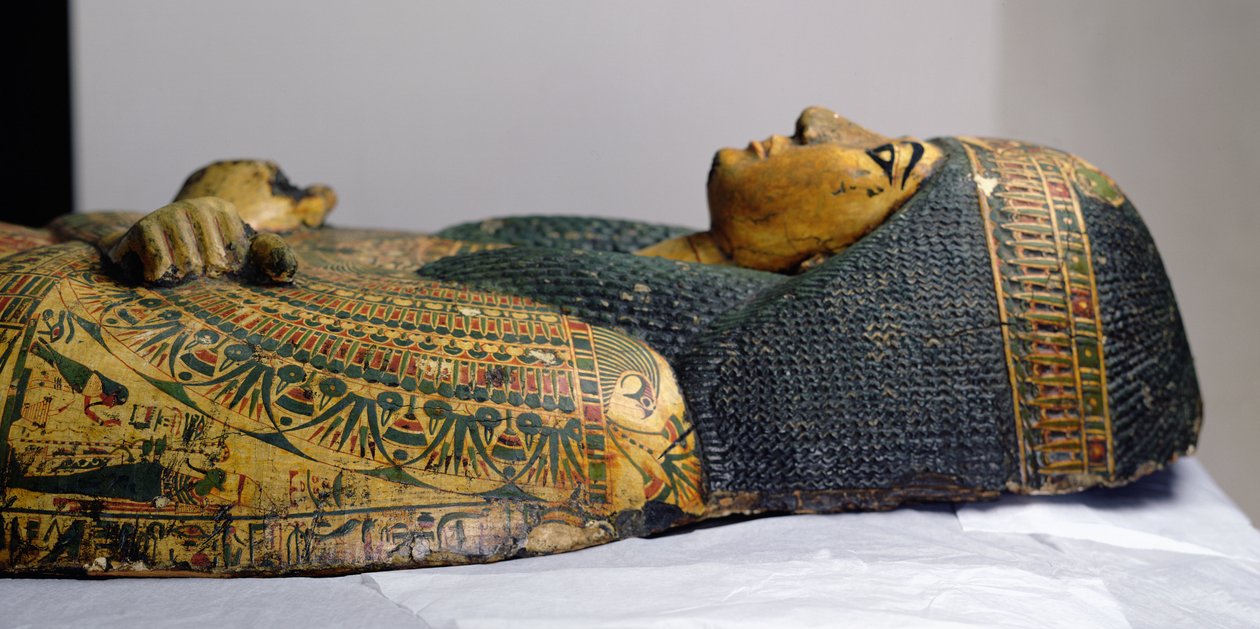 (detalle) de la tapa exterior de la momia de Nesyamun, posiblemente encontrado en Deir El-Bahri, Nuevo Reino, c.1100 a.C. (madera pintada) de Egyptian 20th Dynasty