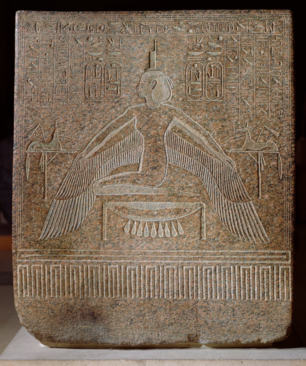 Isis Pterophor, del sarcófago de Ramsés III (c.11854-1153 a.C.) de su tumba en el Valle de los Reyes, Reino Nuevo (granito rosa) de Egyptian 20th Dynasty