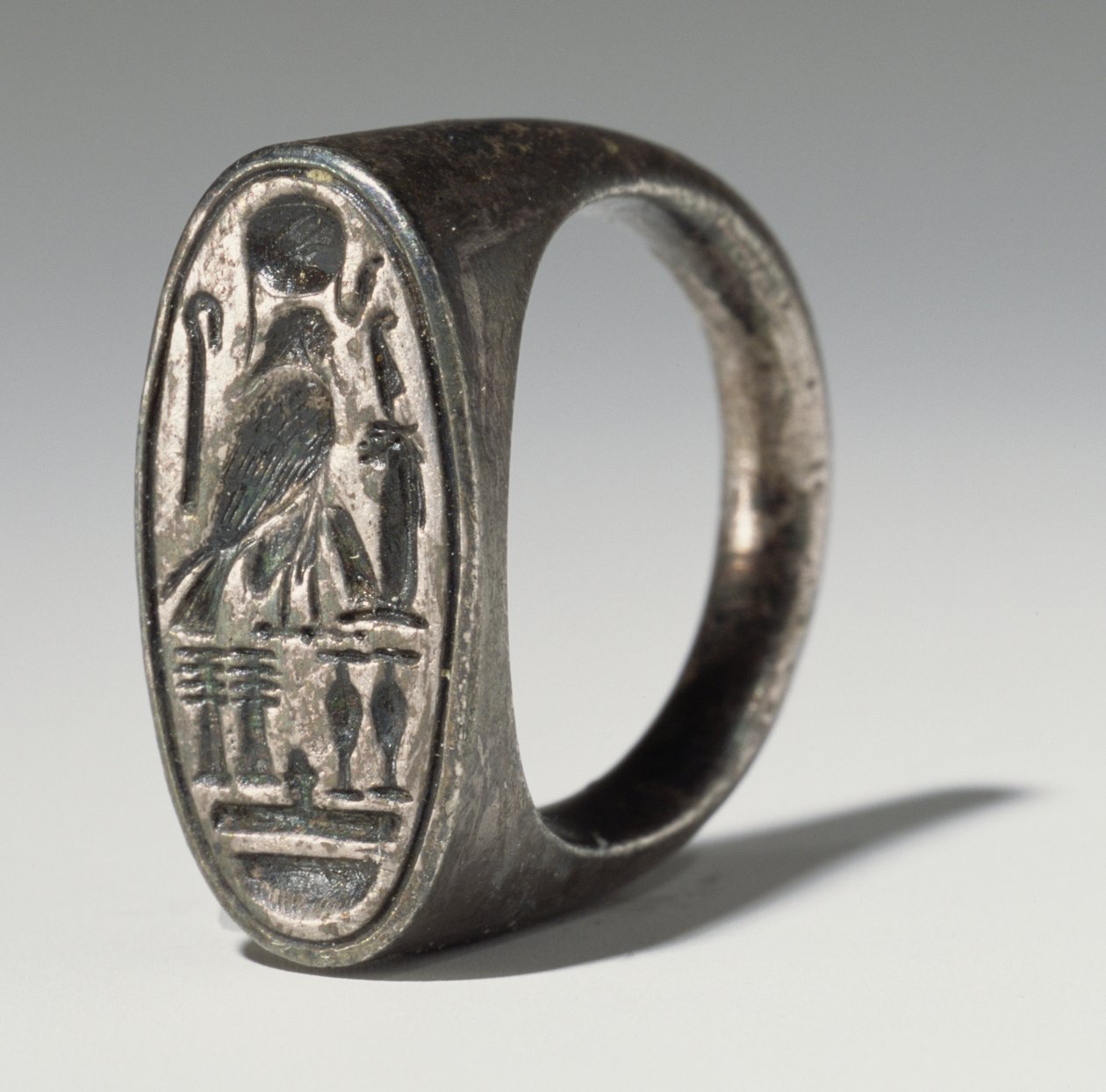 Anillo perteneciente a Ramsés IV (1153-1147 a.C.) Nuevo Reino (plata) de Egyptian 20th Dynasty