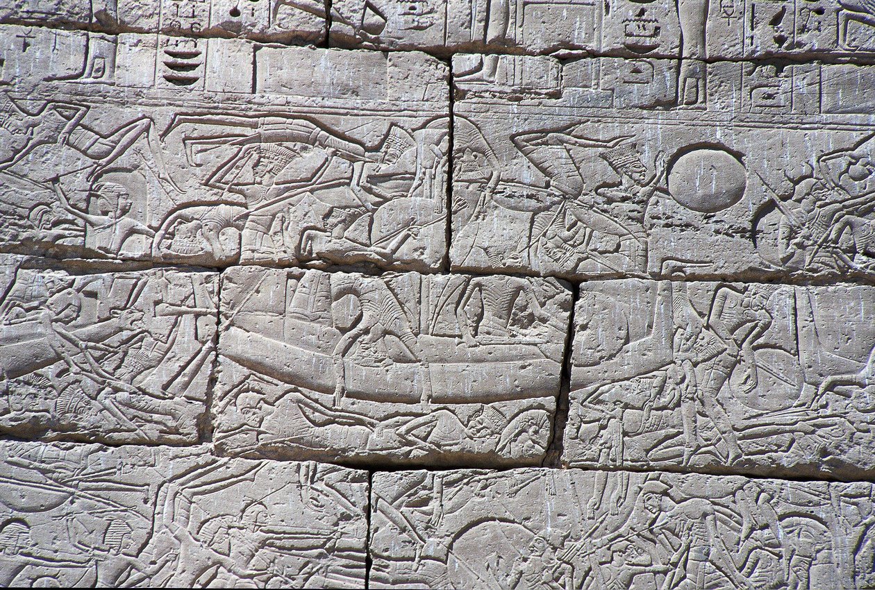 Los Pueblos del Mar, Batalla Naval de Ramsés III, Medinet Habu, 1195-64 a.C. de Egyptian 20th Dynasty