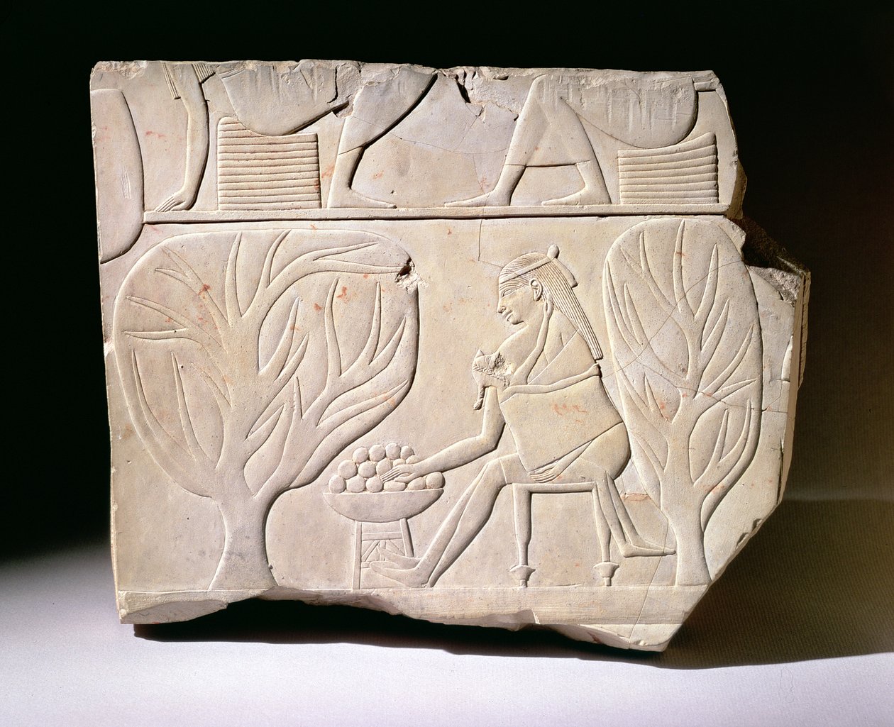 Relieve de una Mujer con niño alcanzando una higuera sicómoro, de la Tumba de Montuemhat, Tebas Occidental, Período Tardío de Egyptian 25th Dynasty