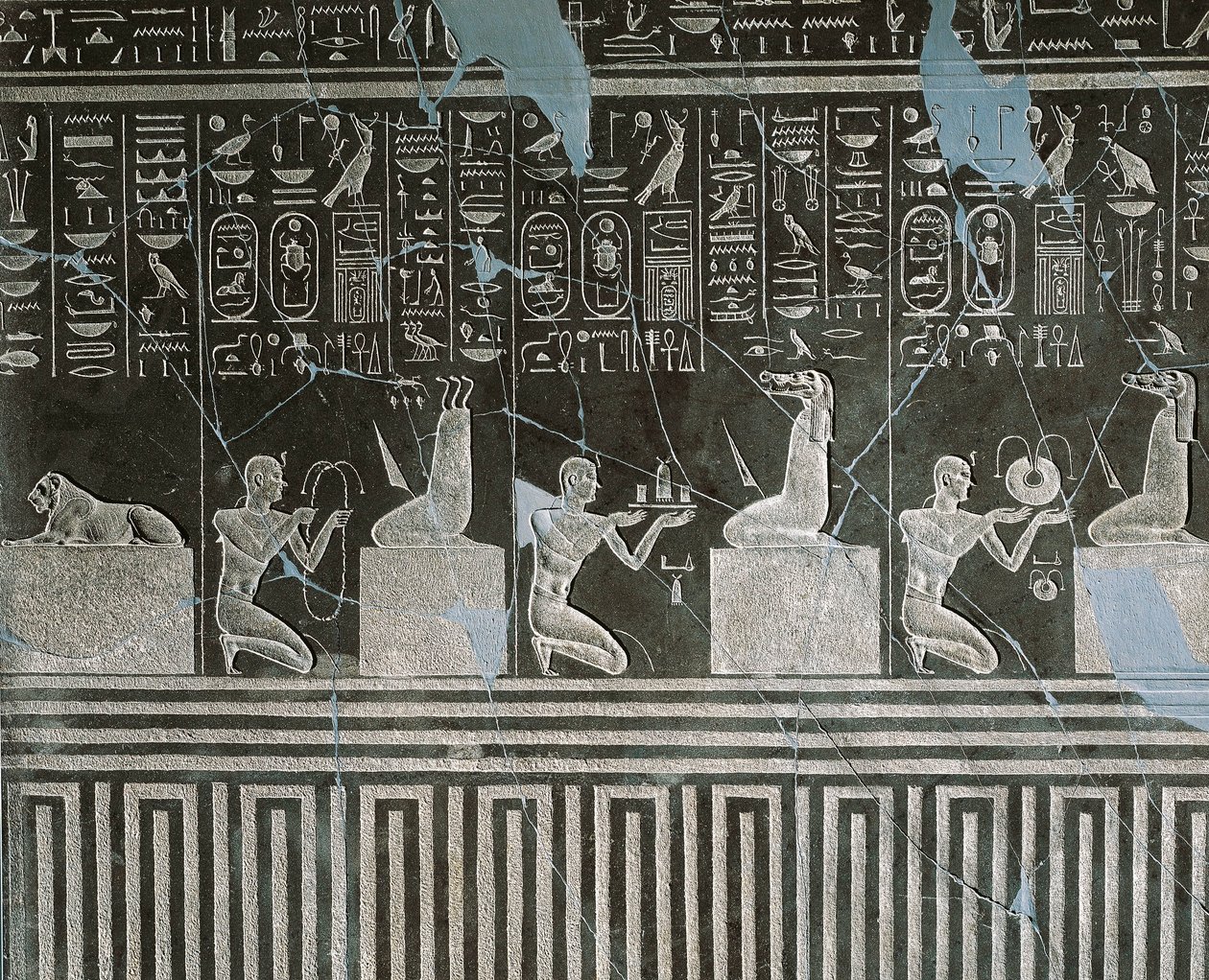 Relieve de dolerita de Nectanebo I, rey ofreciendo regalos al demonio de Egyptian 30th Dynasty