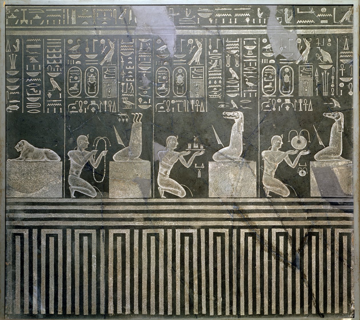Relieve que representa al faraón Nectanebo (380-62 a.C.) ofreciendo ofrendas a los dioses, Periodo Tardío de Egyptian 30th Dynasty