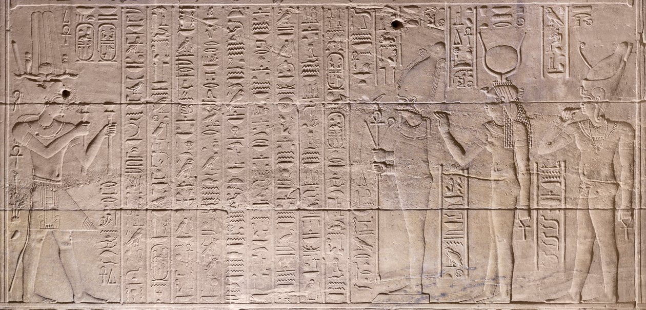 Relieves del santuario interior del templo de Philae, Asuán, Egipto de Egyptian 30th Dynasty