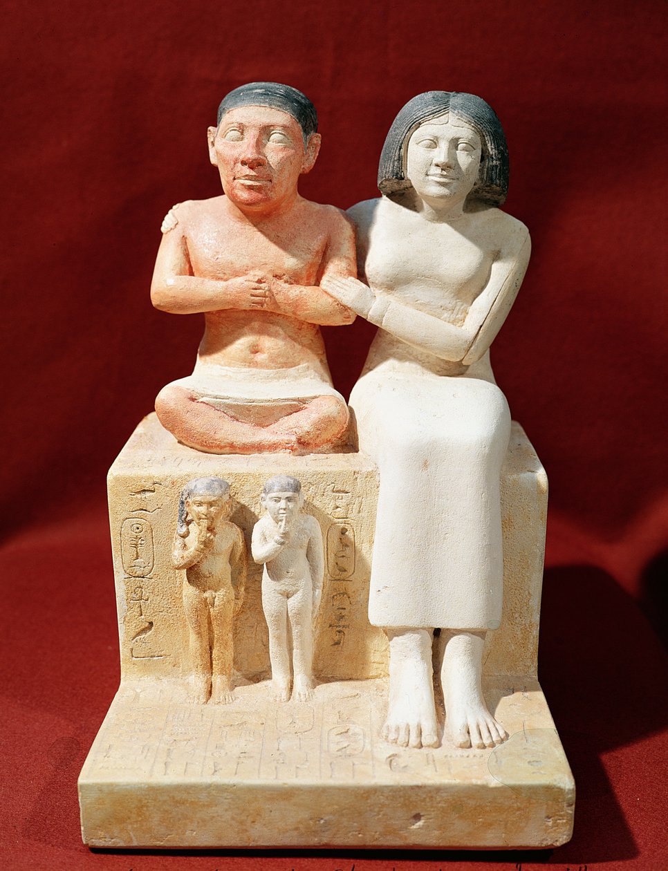 Estatuilla del enano Seneb y su familia, c.2475 a.C. de Egyptian 5th Dynasty