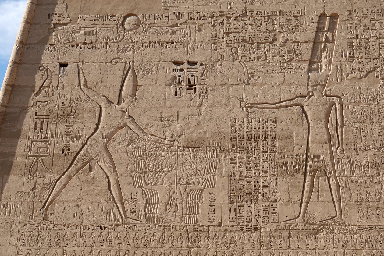 Escena de la masacre de enemigos, Templo de Horus, Edfu de Egyptian Egyptian