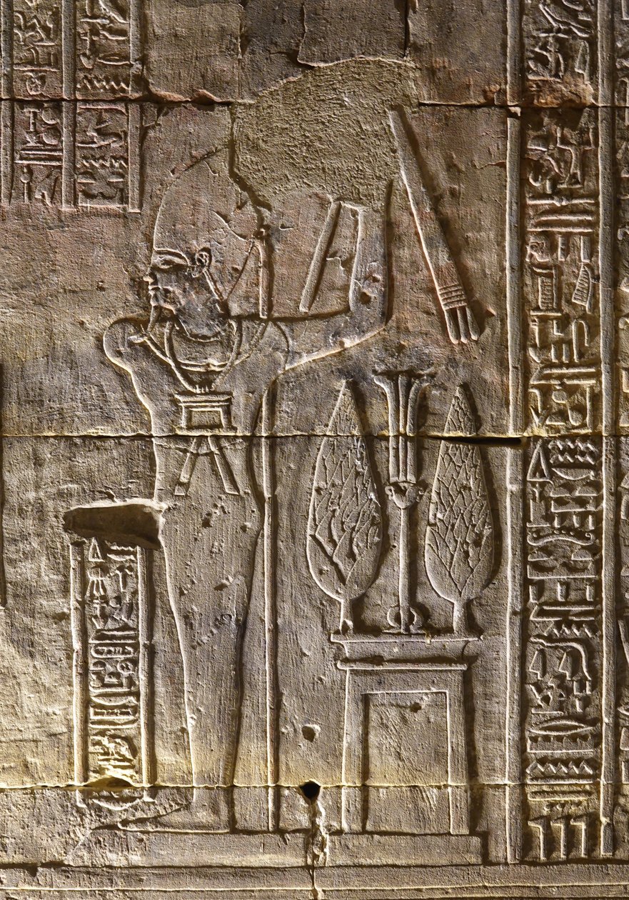El Faraón y sus atributos, Templo de Horus en Edfu de Egyptian Egyptian