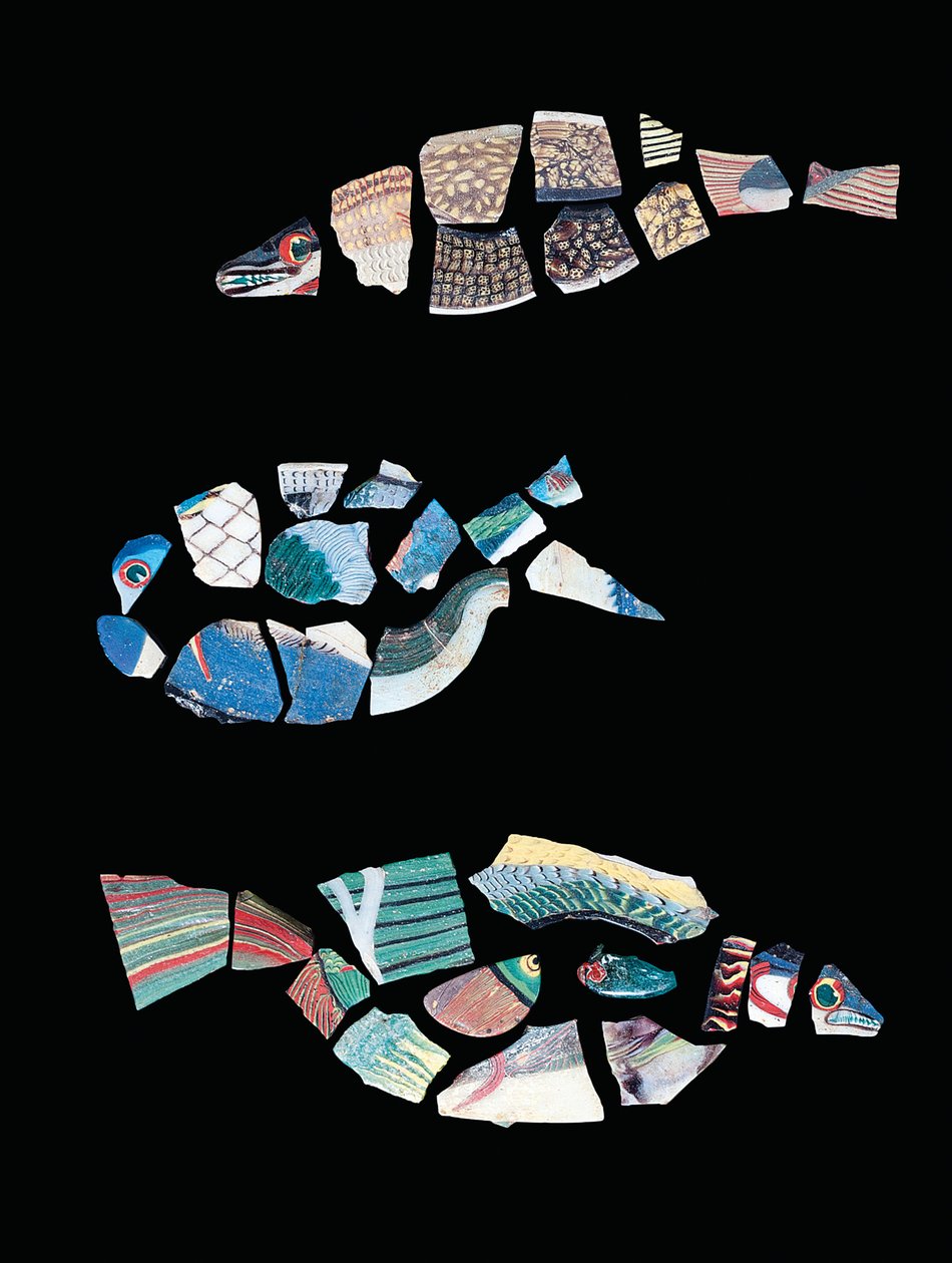 Tres incrustaciones fragmentarias de peces de mosaico, período Ptolemaico-Romano, c.1st siglo a.C. - 1st siglo d.C. de Egyptian Egyptian