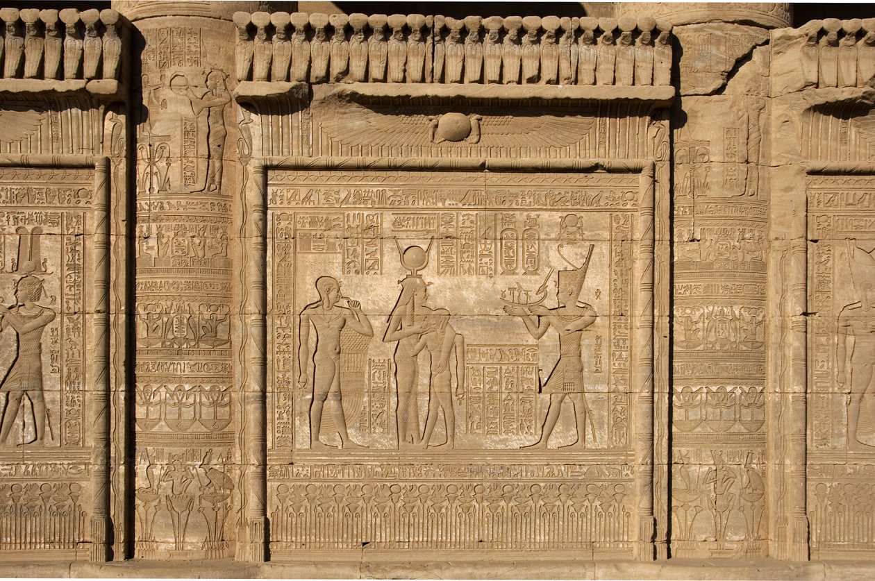 Antigüedad egipcia: mammisi romano que conmemora el nacimiento de Ihy, hijo de Isis. Templo de Hathor, Dendera, Egipto de Egyptian Ptolemaic Period