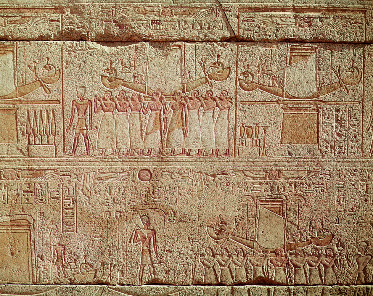 Relieve que representa barcos sagrados llevados por sacerdotes en procesión, del Santuario de Felipe Arrideo (323-317 a.C.) Dinastía Macedónica de Egyptian Ptolemaic Period