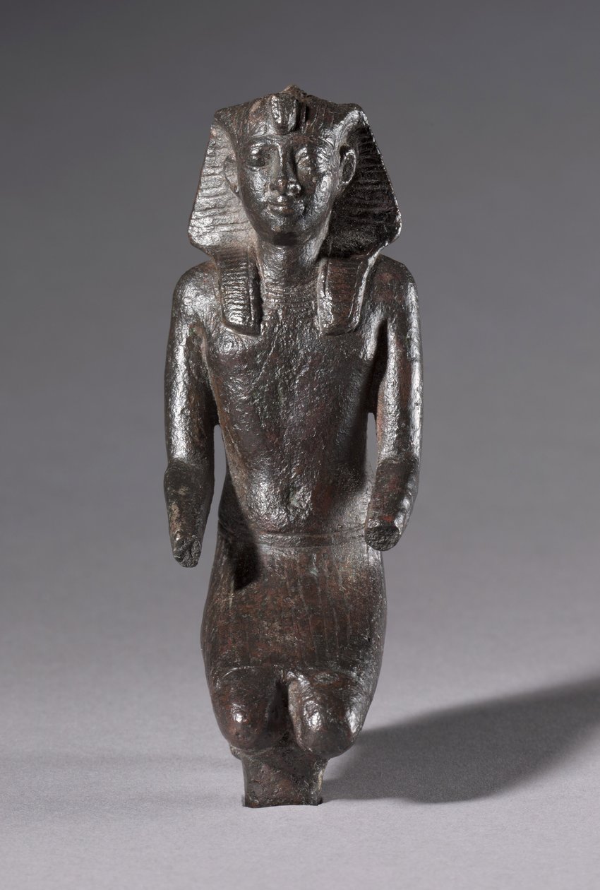 Estatuilla de rey arrodillado, período grecorromano, 304-30 a.C. de Egyptian Ptolemaic Period
