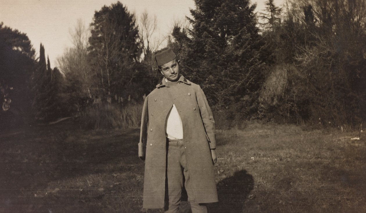 Álbum de la Primera Guerra Mundial en Friuli-Venecia Julia: retrato de un cadete prisionero austriaco en Villa Brazzà, hogar del Hospital de guerra en Soleschiano Manzano (foto en b/n) de Elena Bianconcini