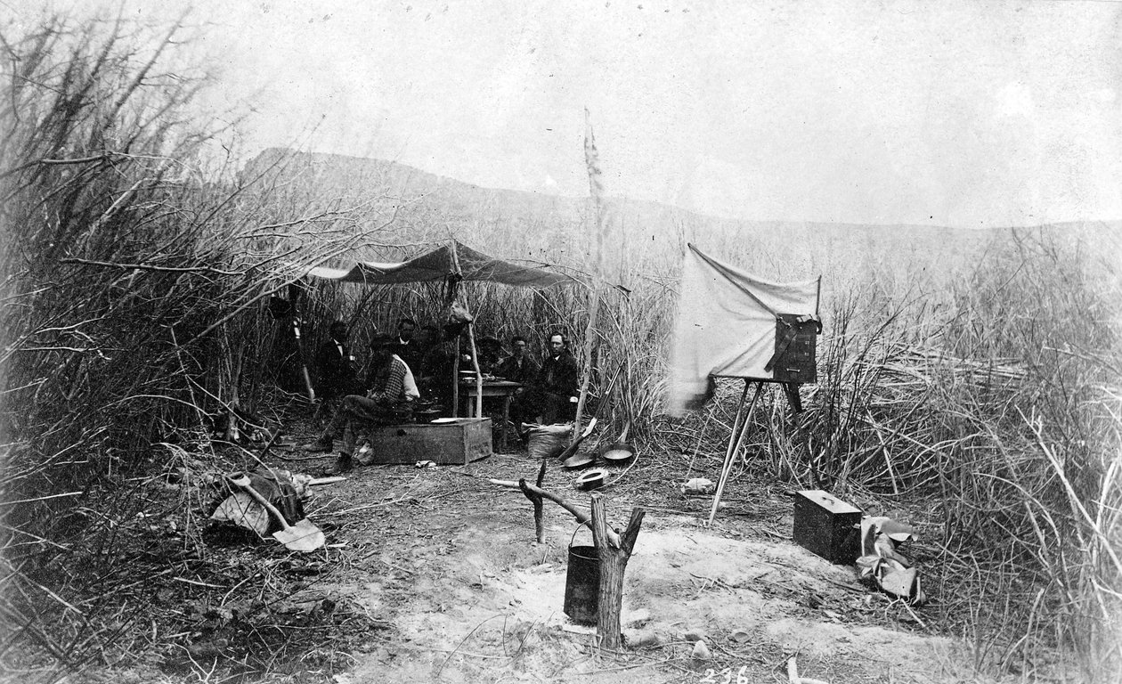 Primer campamento de la expedición de John Wesley Powell, en los sauces, Río Verde, Wyoming, 1871 de Elias Olcott Beaman