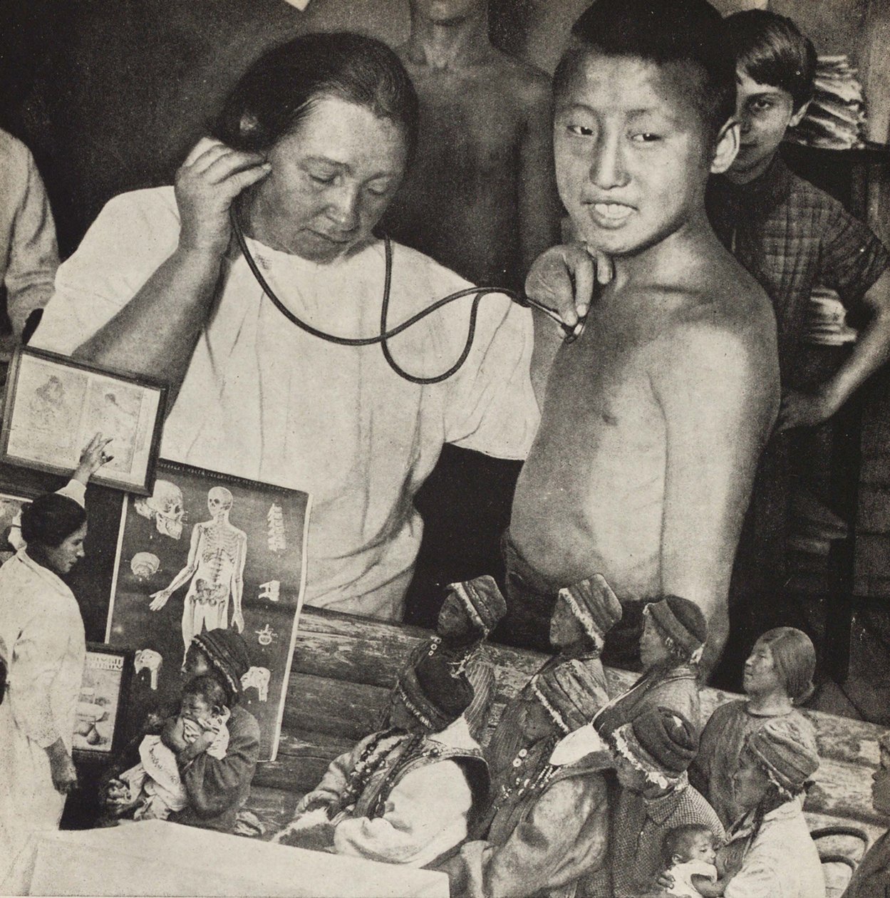 Medicina en la URSS. Ilustración de La URSS construye el socialismo, 1933 de Eliezer Markowich Lissitzky