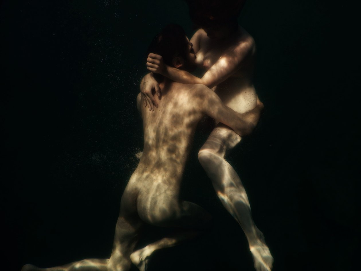 Eira y Lukas en agua ligera, desnudos, 2016 (serigrafía). de Elinleticia Högabo