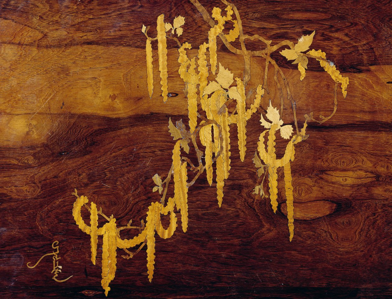 Incrustado con motivo vegetal, detalle de mesas anidadas estilo Art Nouveau, ca 1900, por Emile Galle, Francia, siglo XX de Emile Galle