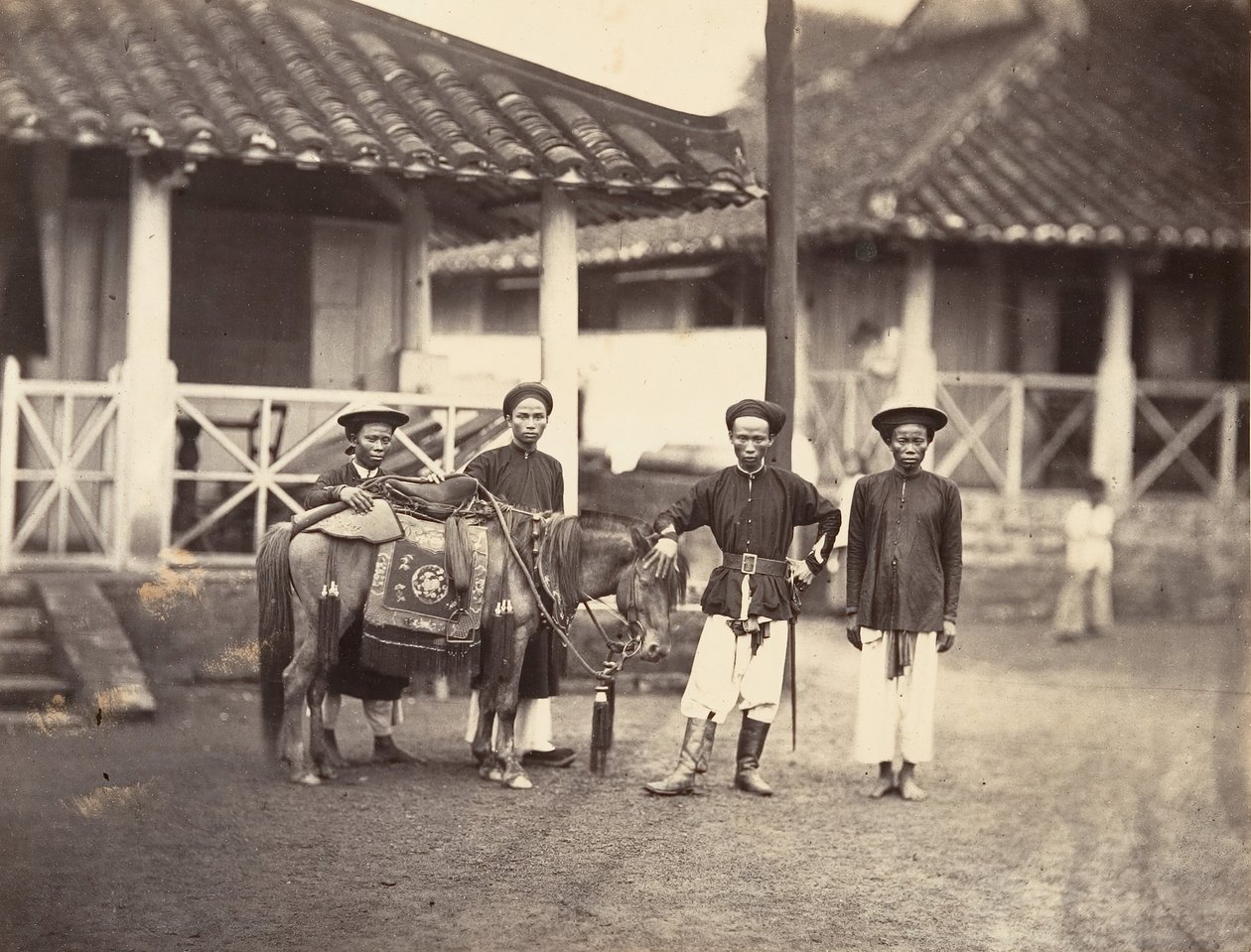 Rico anamita montando a caballo, Cochinchina, 1866 de Emile Gsell