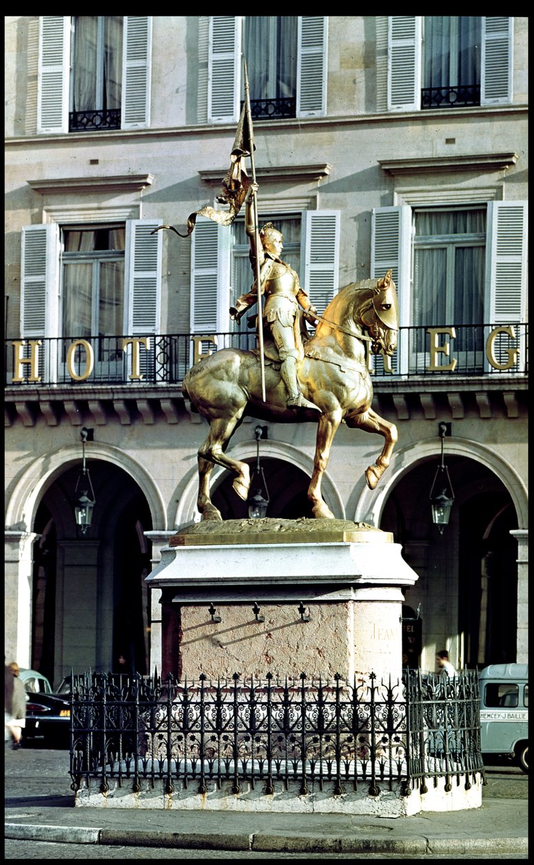 Estatua ecuestre de Juana de Arco (1412-31) 1874, modificada en 1899 de Emmanuel Fremiet