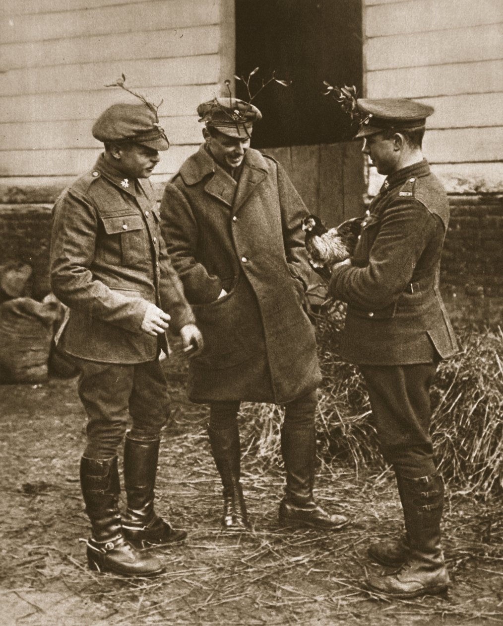 Un grupo británico típico: soldados con muérdago y un pollo para Navidad, ilustración de The Illustrated War News de English Photographer