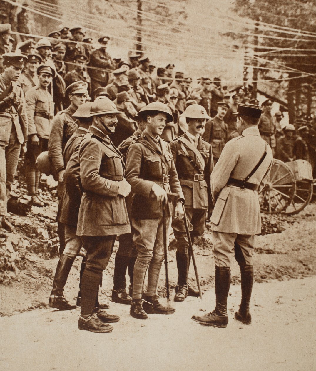 Un grupo internacional en el frente italiano, 1917: Príncipe de Gales en el centro de English Photographer