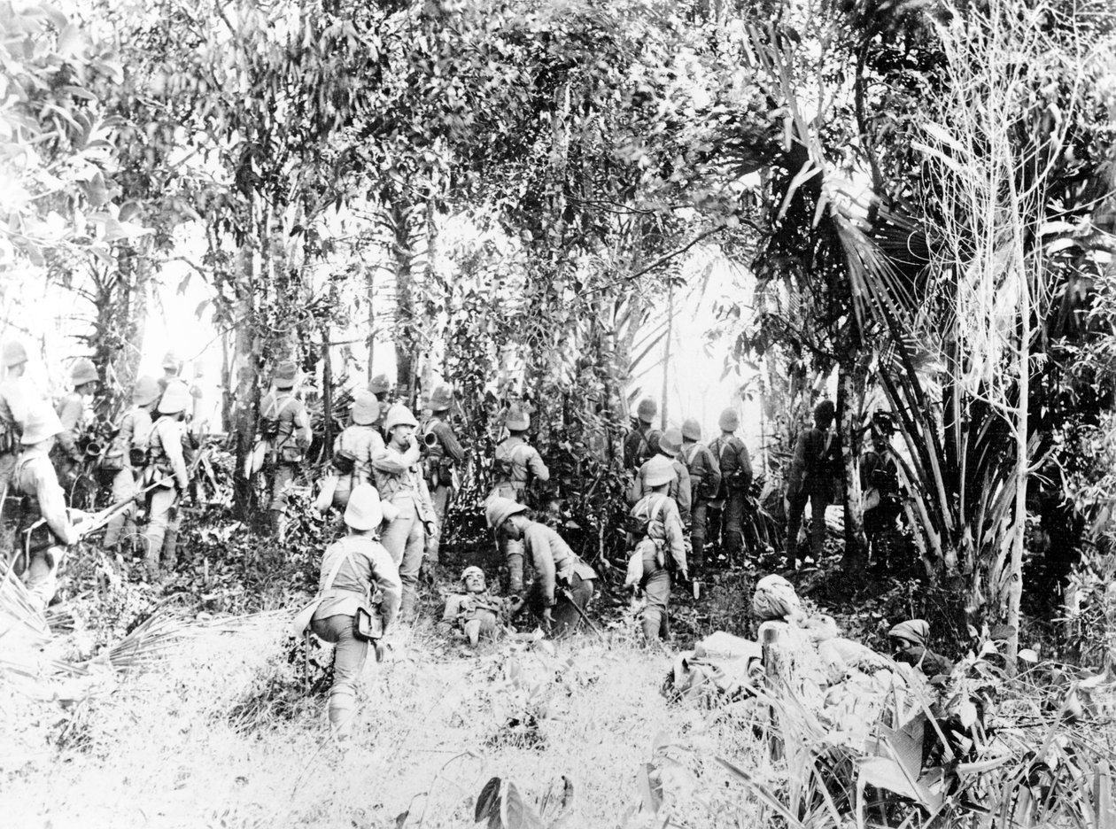 Asalto al bastión de Kyaing-Kwintaung, Birmania, por el 2º Regimiento de Devon, durante la campaña de Wuntho Sawbwa, 1891 de English Photographer