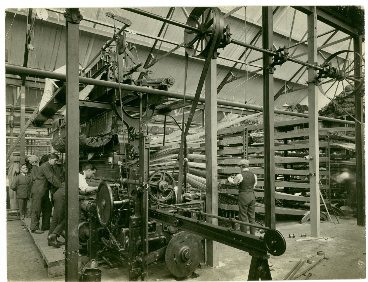 Telar Jacquard Axminster, fábrica de alfombras, 1923 de English Photographer