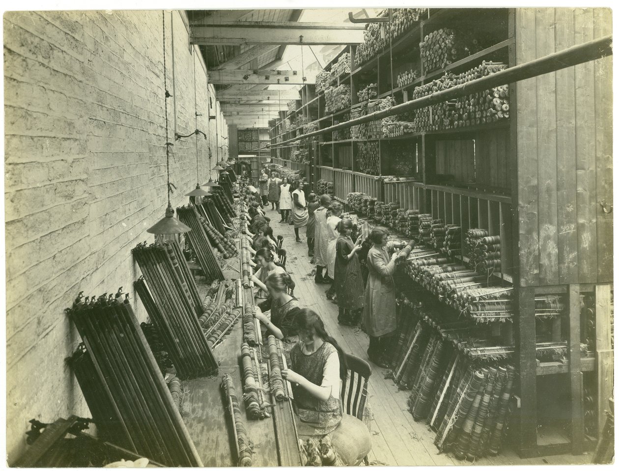 Enhebrado Axminster, fábrica de alfombras, 1923 de English Photographer