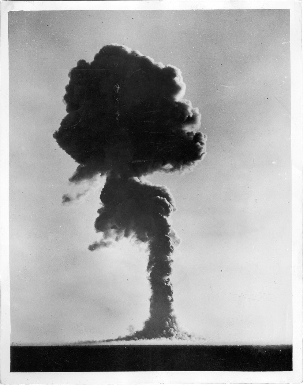 Segunda arma atómica de Gran Bretaña explotada, 15 de octubre de 1953 (impresión de plata en gelatina) de English Photographer