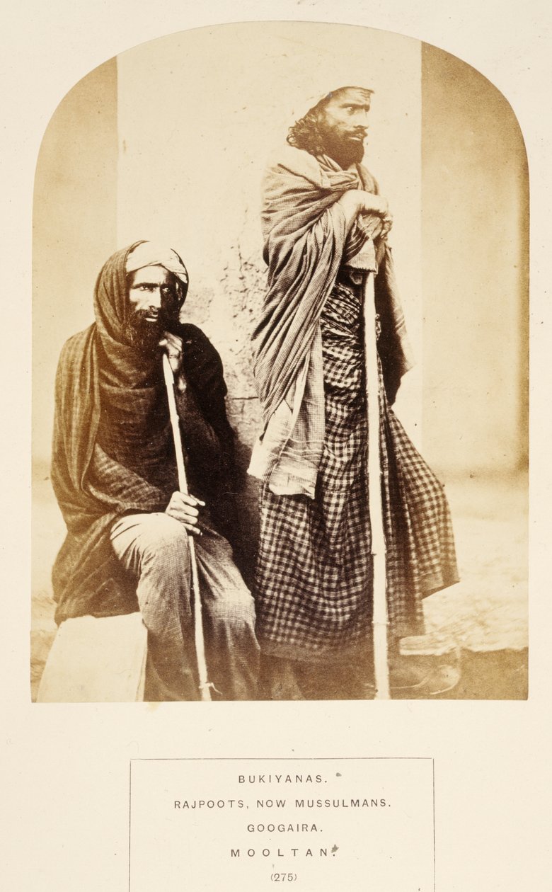 Bukiyanas, Rajputs, ahora Musulmanes, Googaira, Mooltan, de The People of India, por J. Forbes Watson, publicado en 1868 de English Photographer