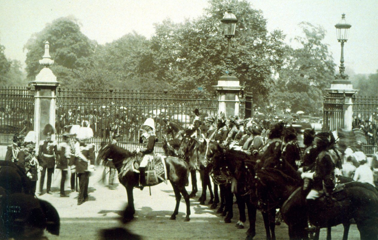Caballería de la Compañía de las Indias Orientales en el Jubileo de Oro de la Reina Victoria, 1887 de English Photographer