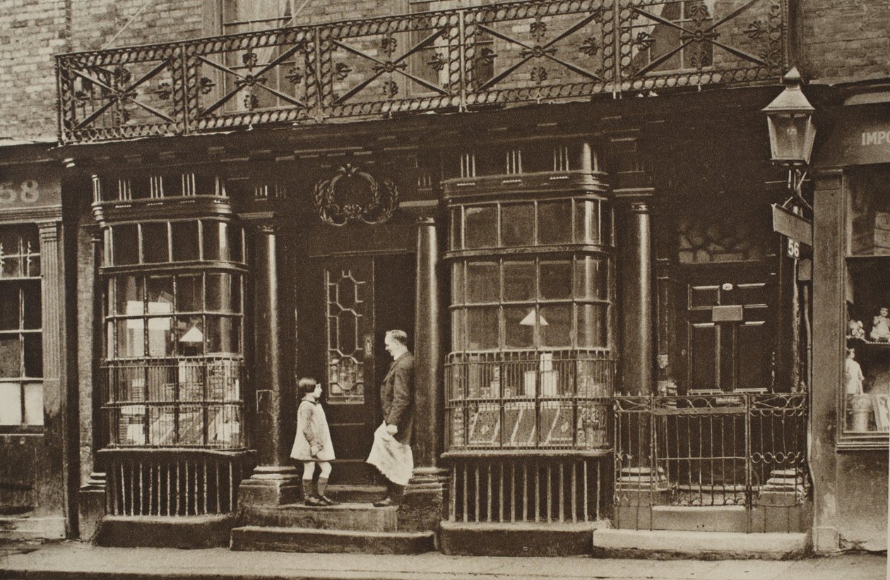 Tienda de comestibles en 56 Artillery Lane, cerca de Bishopsgate, de Wonderful London, publicado 1926-27 de English Photographer
