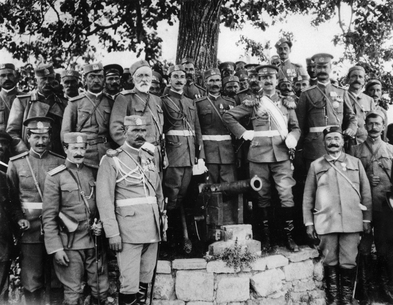 Retrato de grupo en Montenegro, 1913 de English Photographer