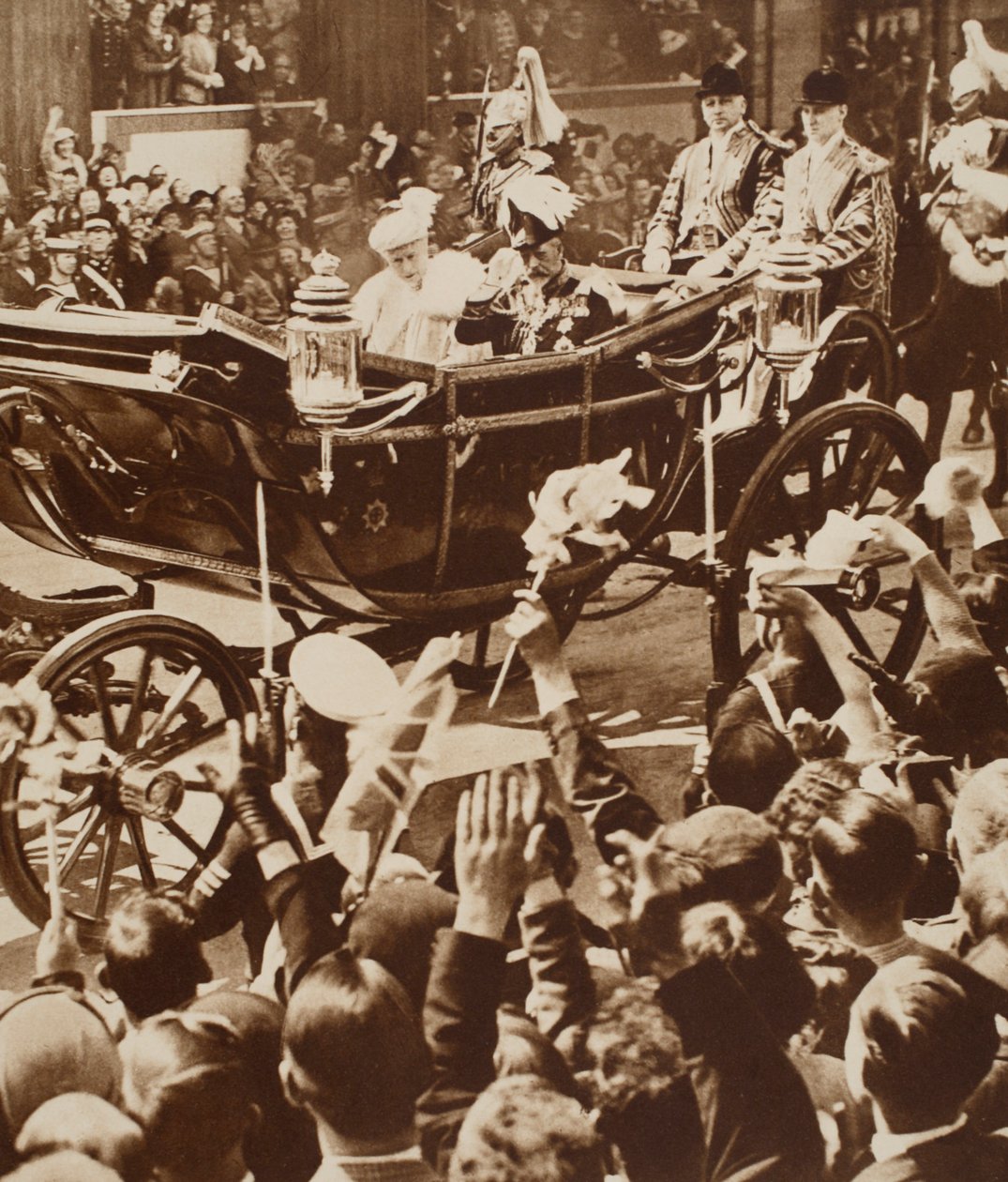 Vítores del Jubileo para el Rey y la Reina, 1935 de English Photographer