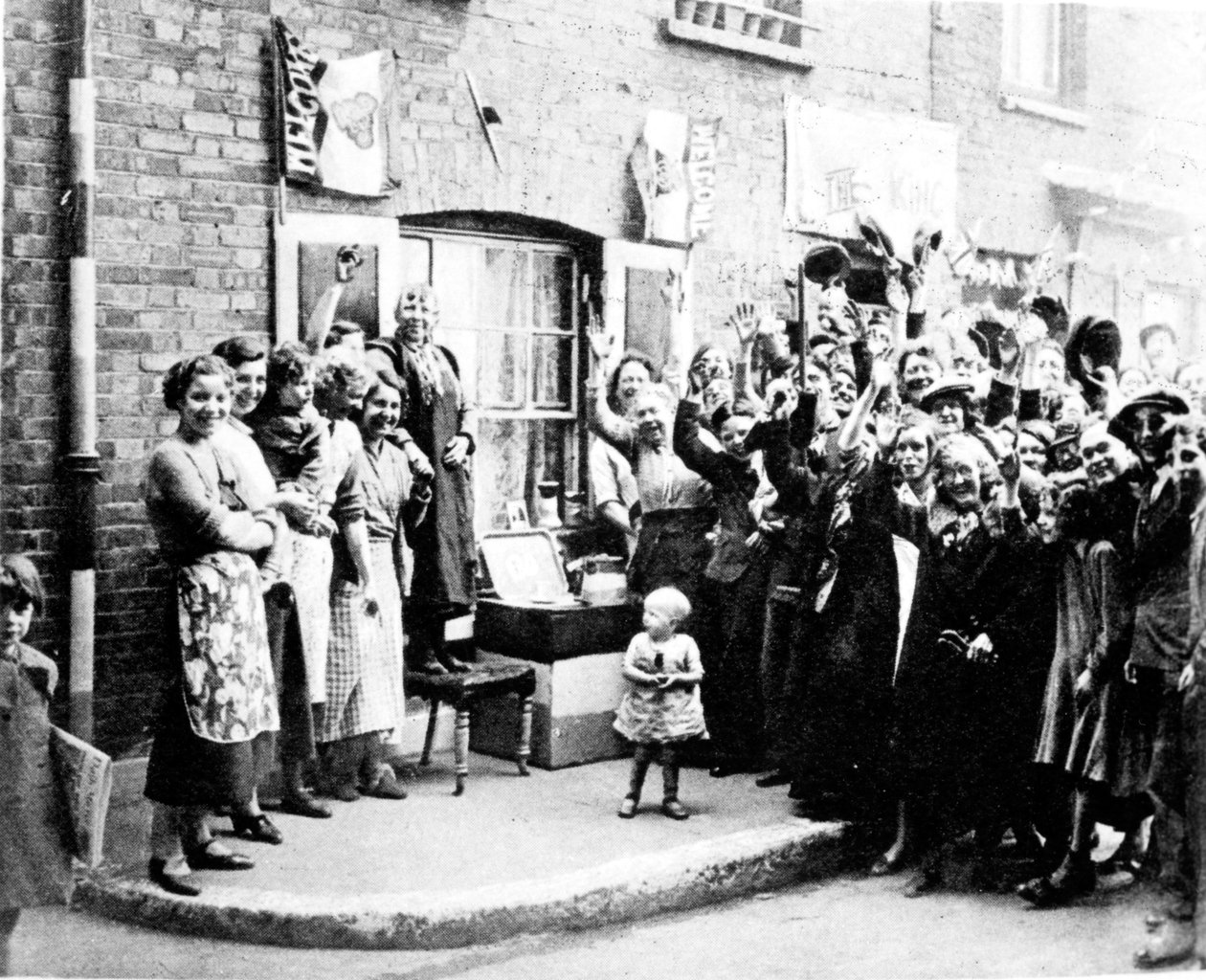 Decoración del Jubileo en el East End, 12 de mayo de 1935 de English Photographer