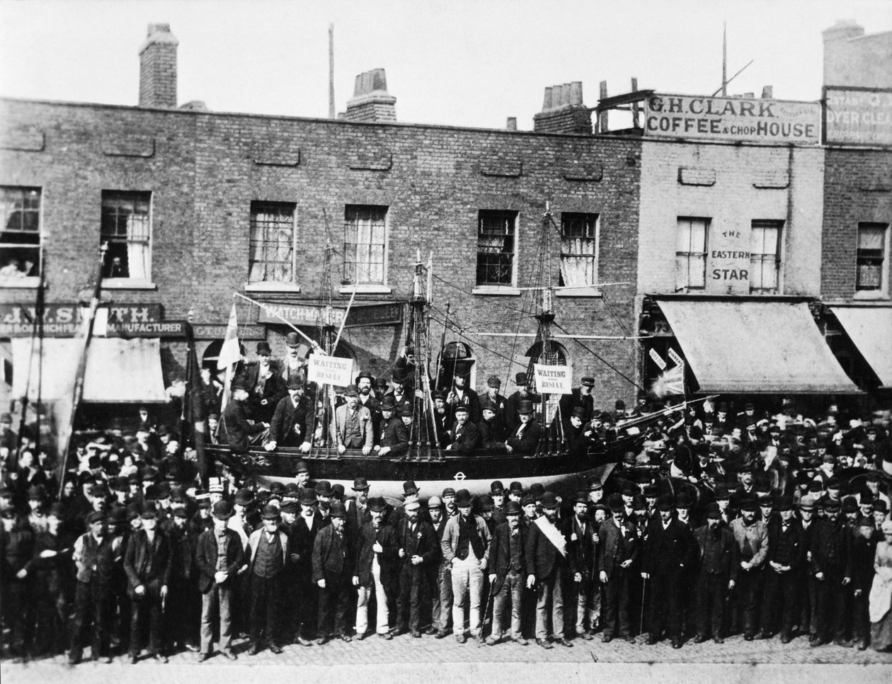 Huelga de los muelles de Londres, 1889 de English Photographer
