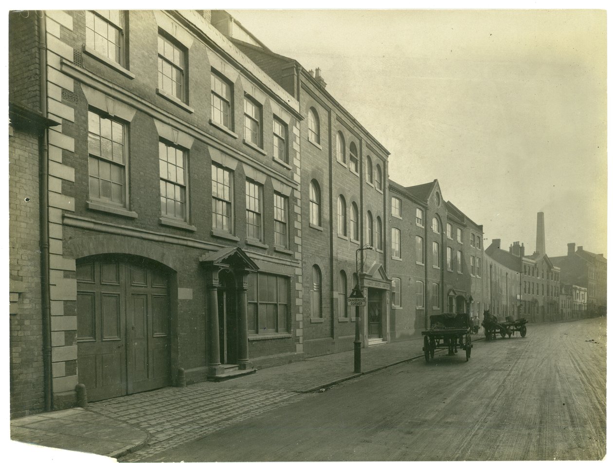 Mill Street, Kidderminster Carpet Trades, 1923 de English Photographer