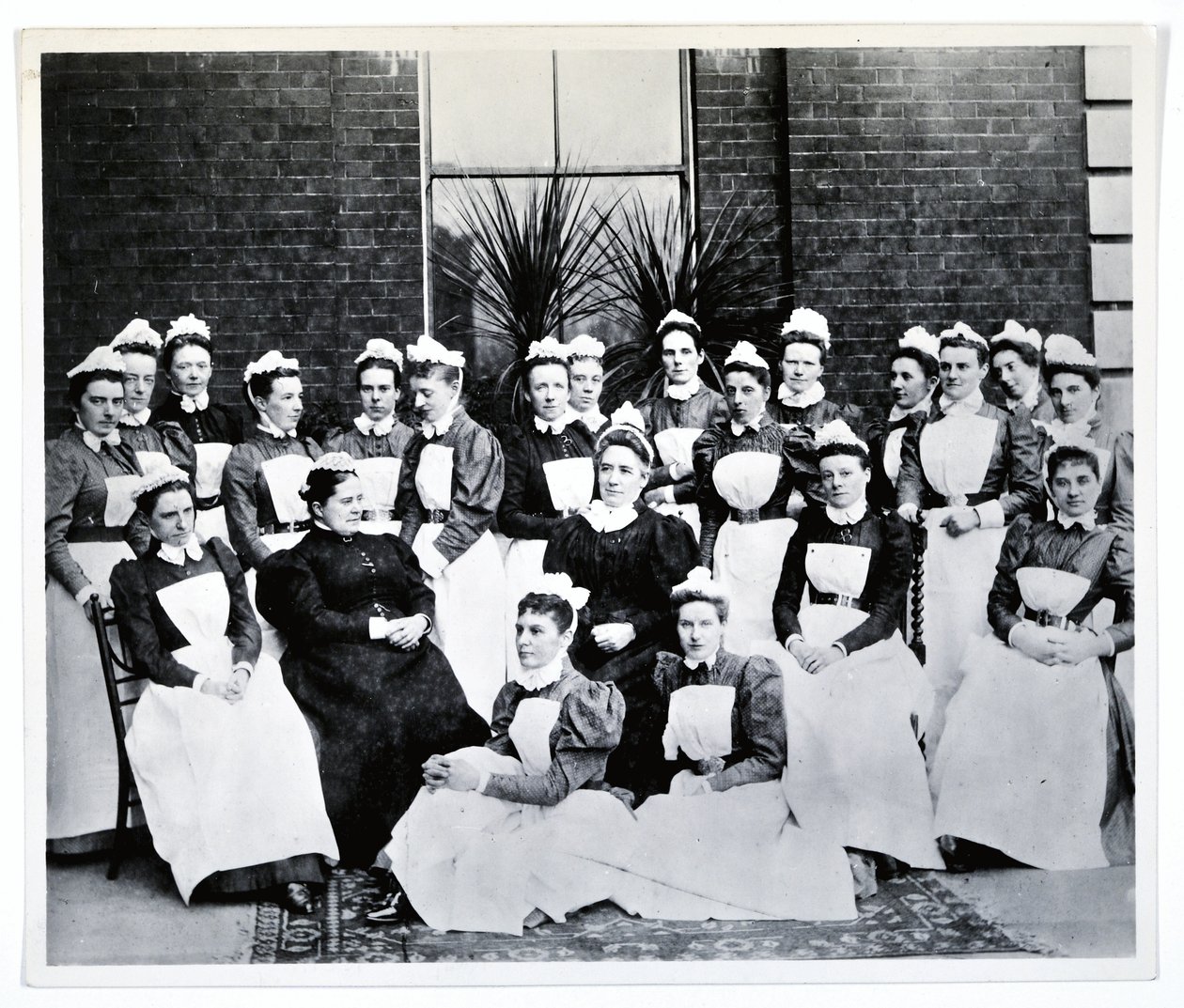 Señorita Gordon, Señorita Crossland y veinte enfermeras y hermanas de English Photographer