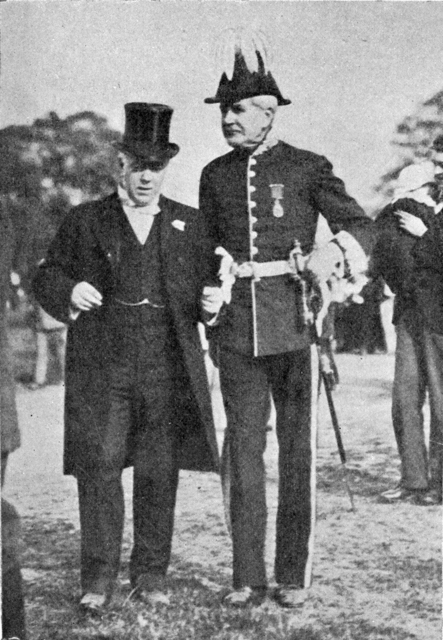 El Sr. Littler saliendo del Alexandra Palace después de la ceremonia de apertura, ilustración de The King, 25 de mayo de 1901 de English Photographer