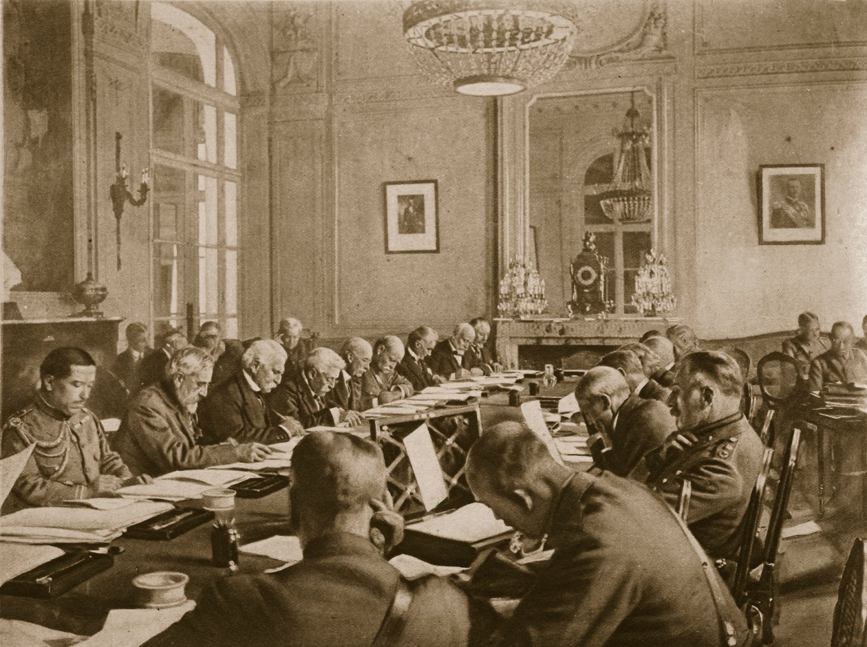 Cerca del final: Sesiones de la Conferencia Interaliada en Versalles para establecer los términos del armisticio, 1914-19 de English Photographer