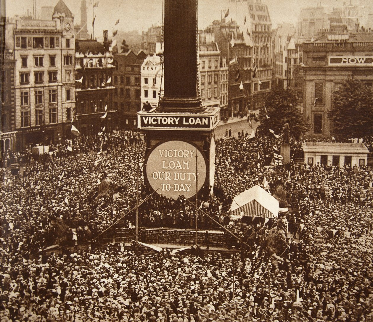 Nochevieja, Trafalgar Square, 1919 de English Photographer