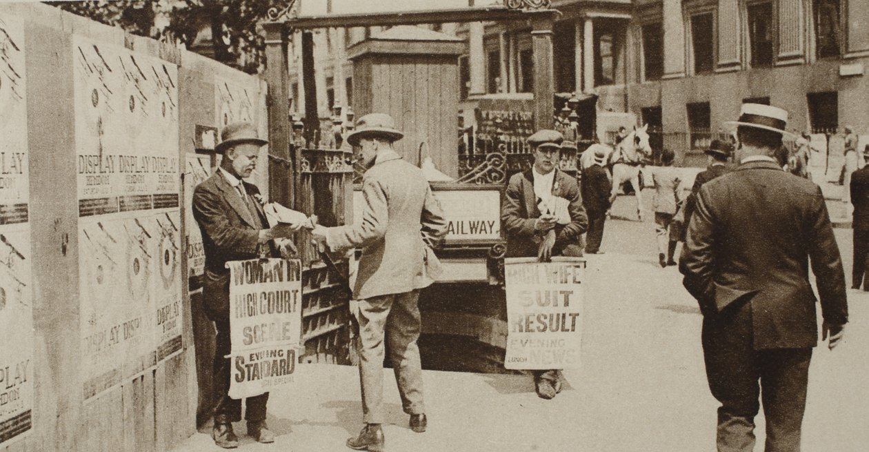 Vendedores de periódicos en Trafalgar Square, de Wonderful London, publicado 1926-27 de English Photographer