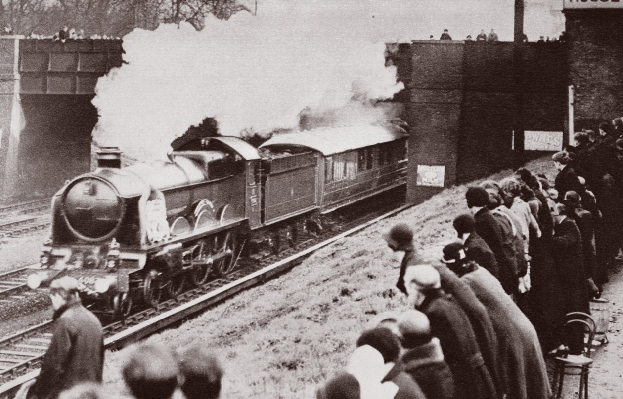 En camino a Windsor, el cuerpo de Jorge V en camino a su lugar de descanso final en Windsor, 1936 de English Photographer
